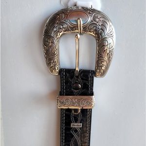 Ariat mens leather belt, size 32, black, silver buckle